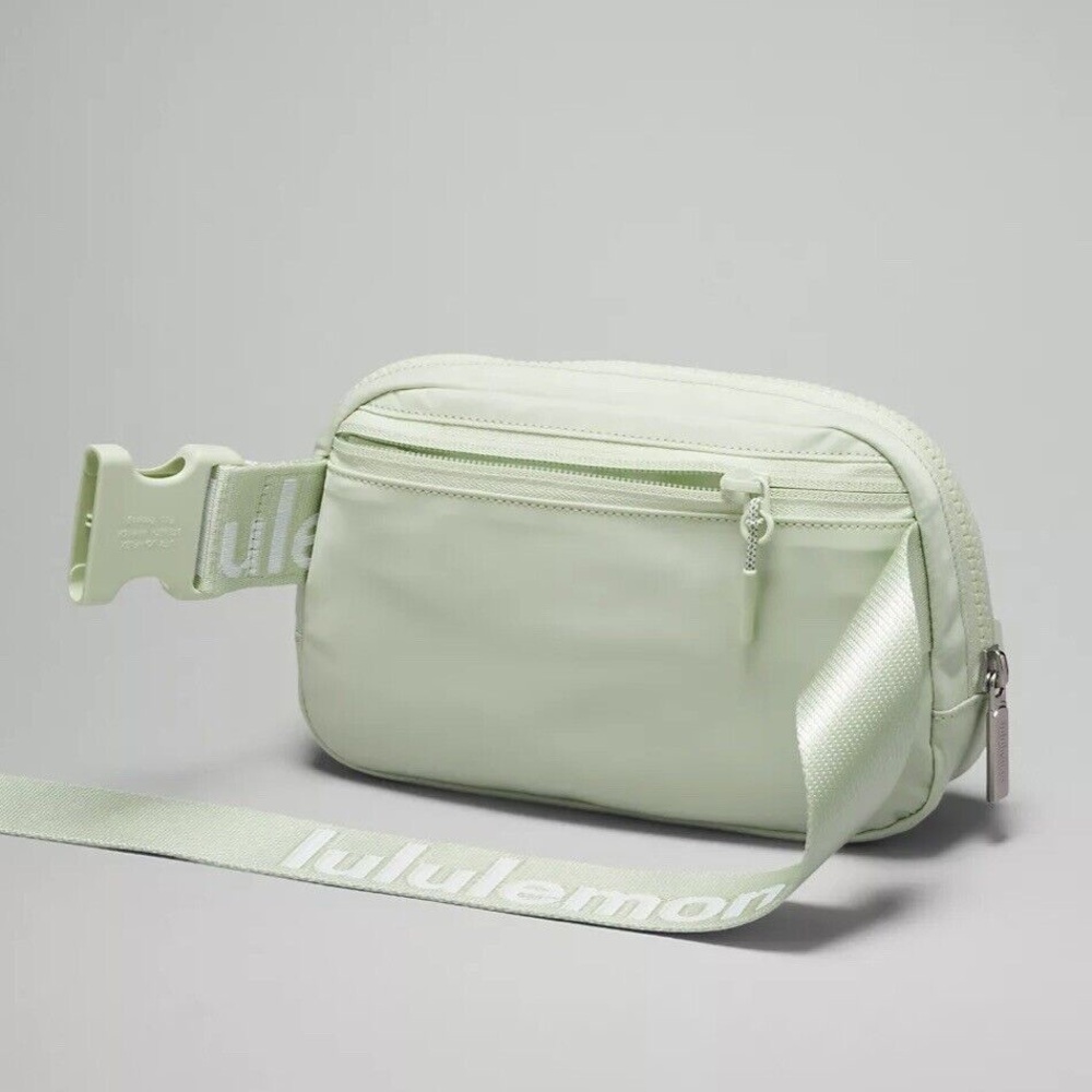 Lululemon Everywhere Belt Bag